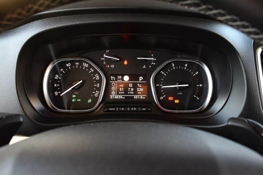 Пежо Тревеллер панель приборов