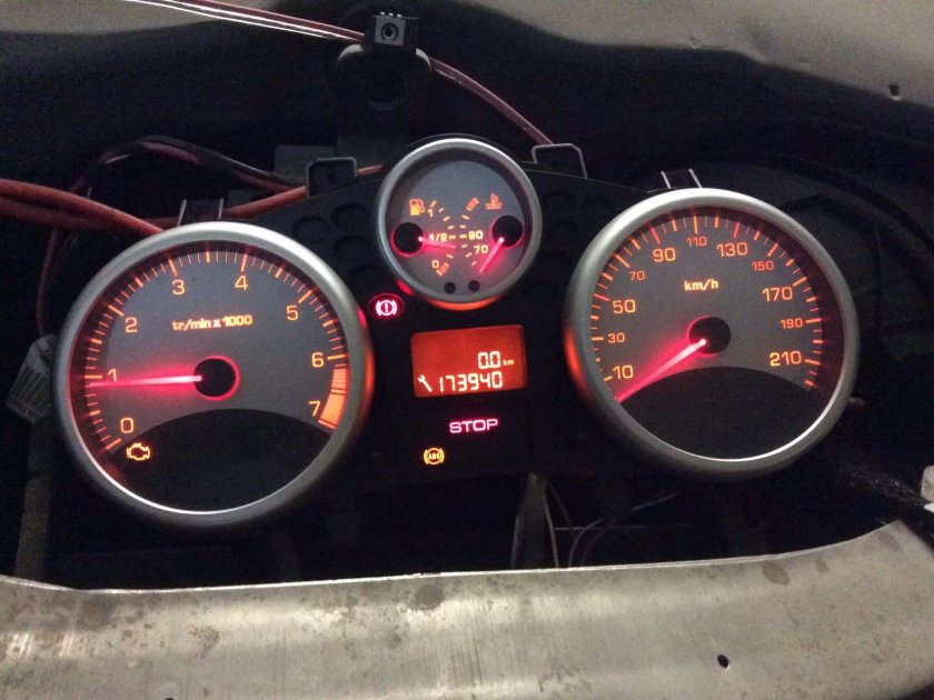 Приборка Peugeot 206