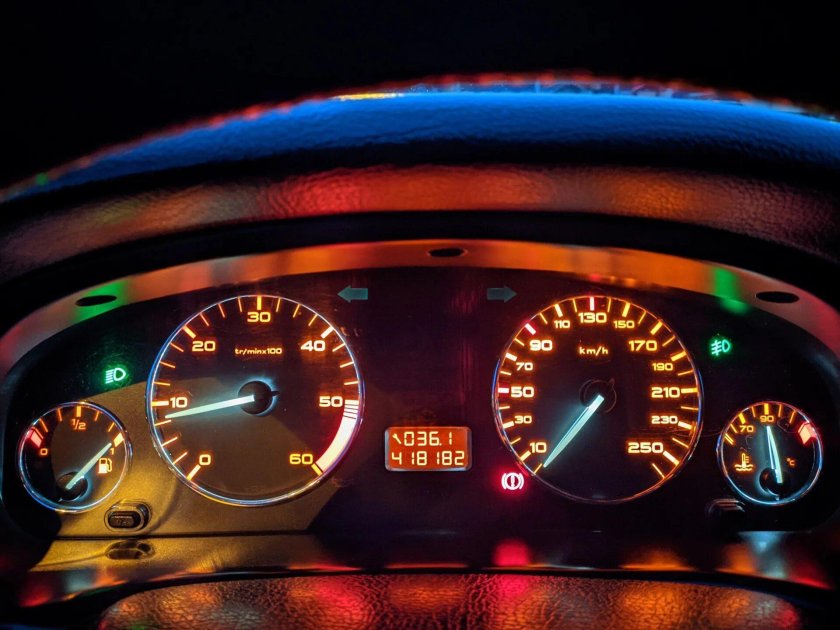 Приборка Пежо 406