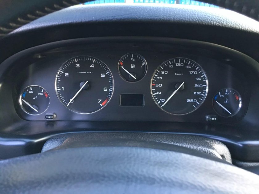 Peugeot 406 приборная панель