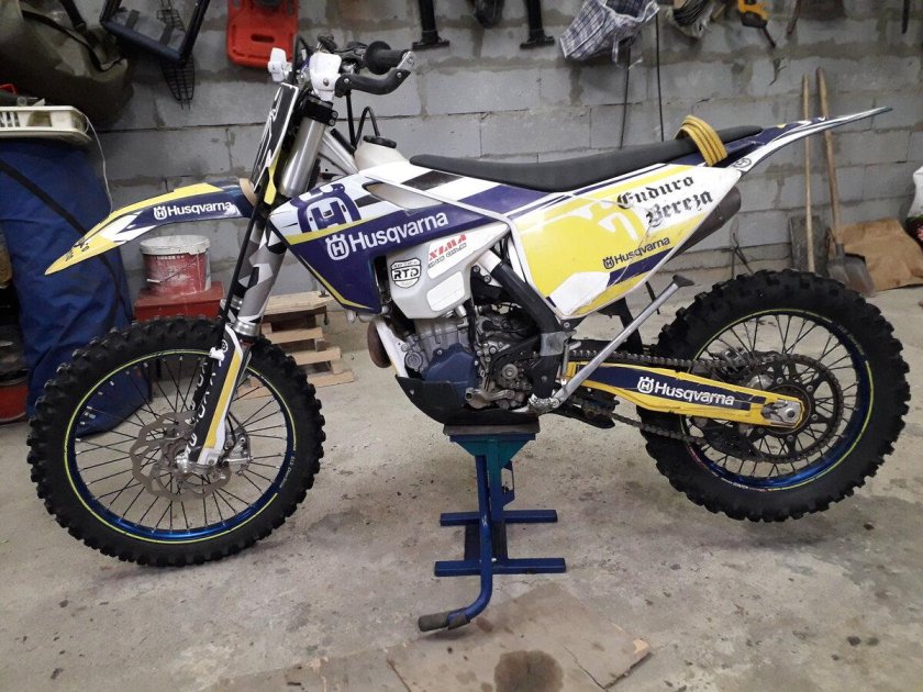 Кроссовый мотоцикл хускварна 250