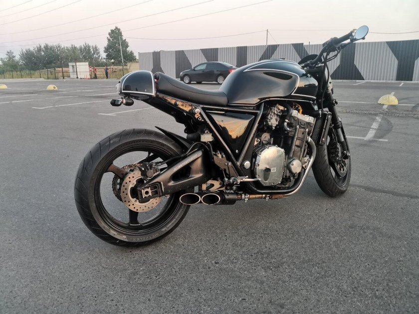 Honda cb400sf cafe racer