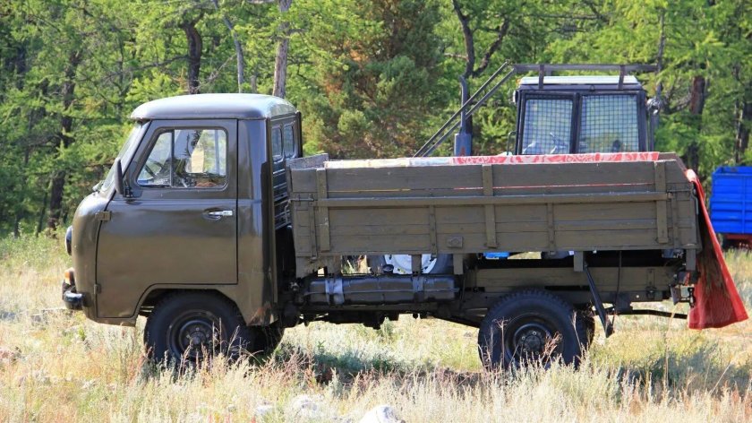 Грузовик УАЗ 3303