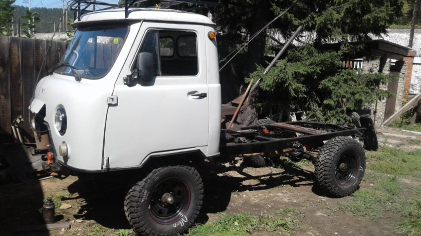 УАЗ бортовой 3303 кабина