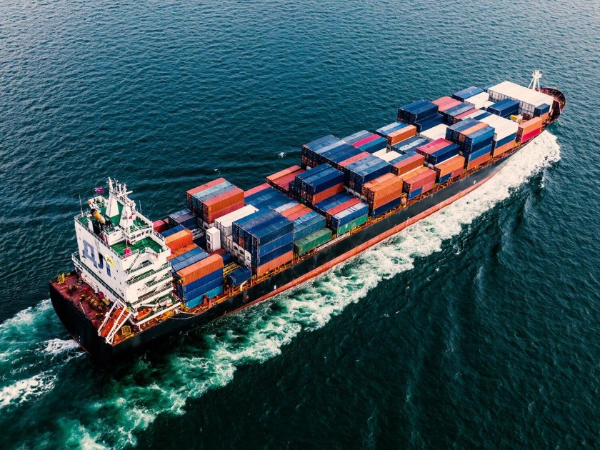 Контейнеровоз сверху