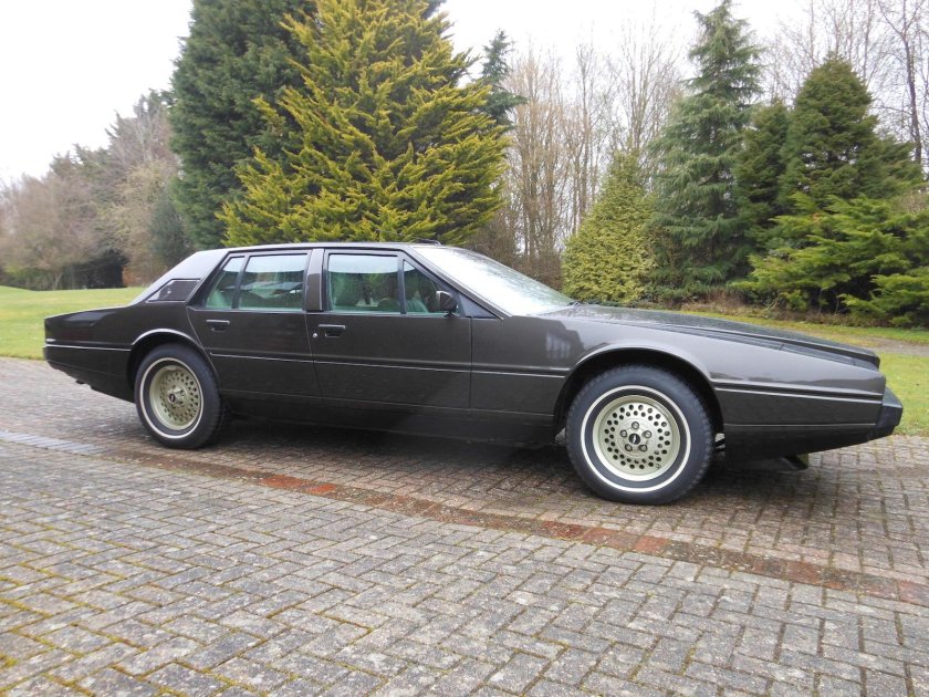 Aston Martin Lagonda 1982