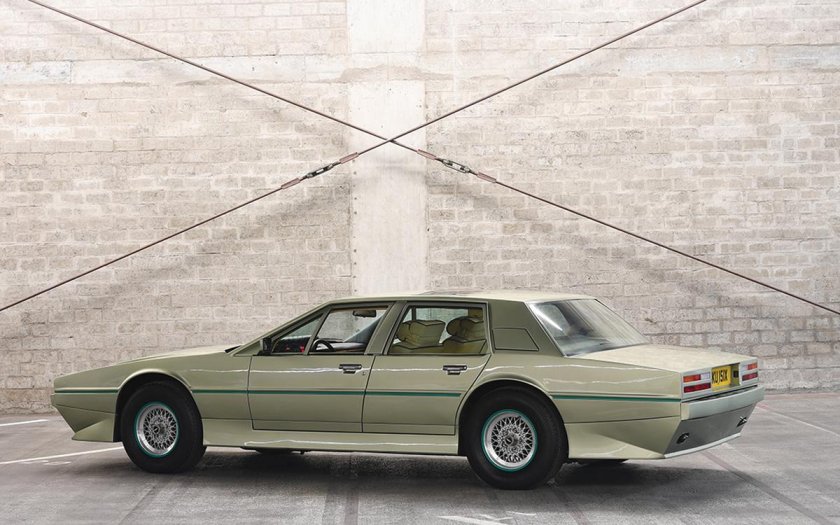 Aston Martin Lagonda 1976