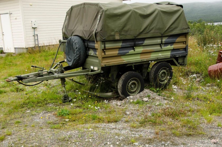 Прицеп военный УАЗ кунг