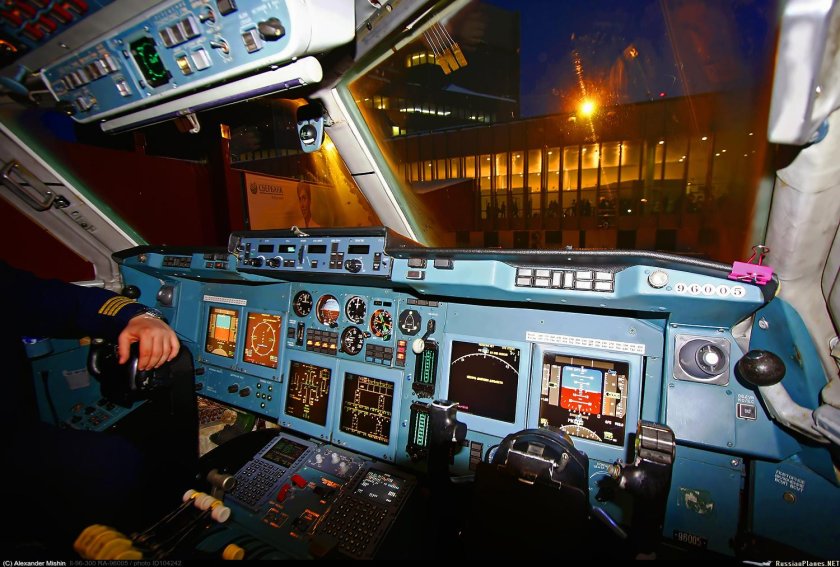 Ил-96 кабина пилотов