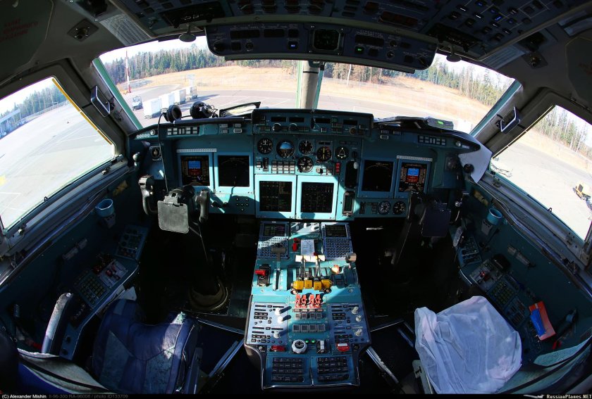 Ил 96 300 кабина пилотов
