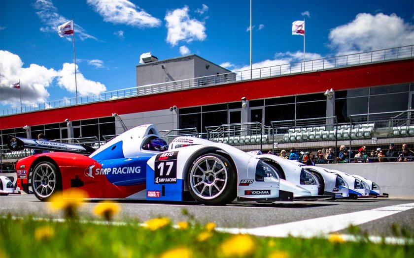 Гоночная машин