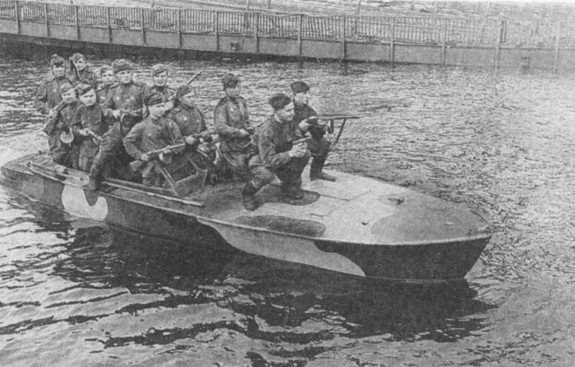 Катер Полуглиссер ПГ-117