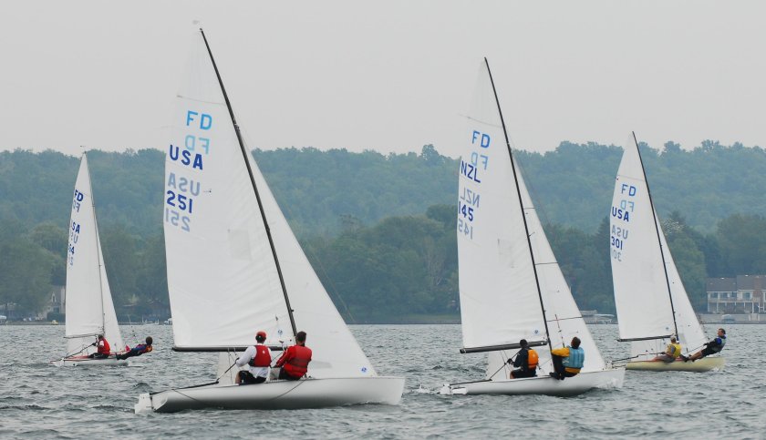 Швертбот 470