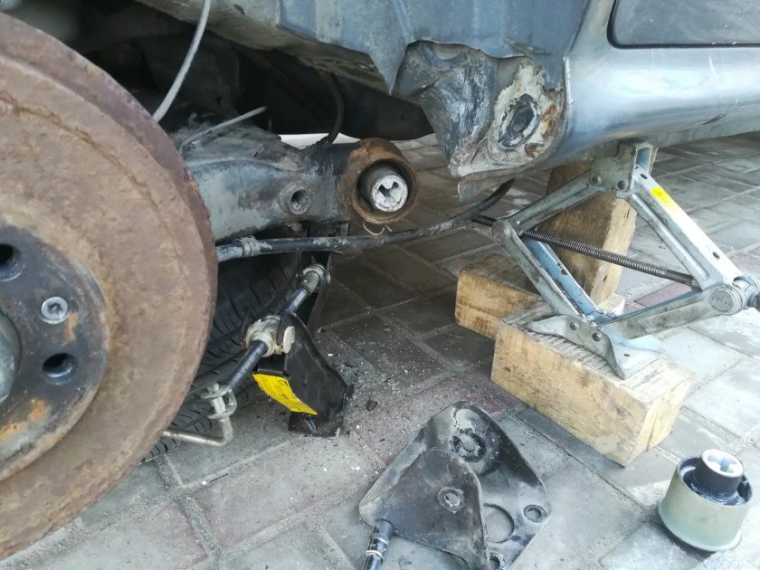 Сайлентблоки задней балки Шкода Октавия тур 1.6