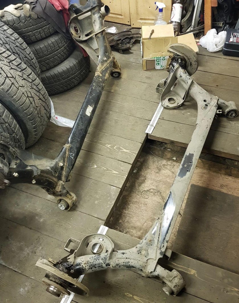 Задняя балка Шкода Рапид