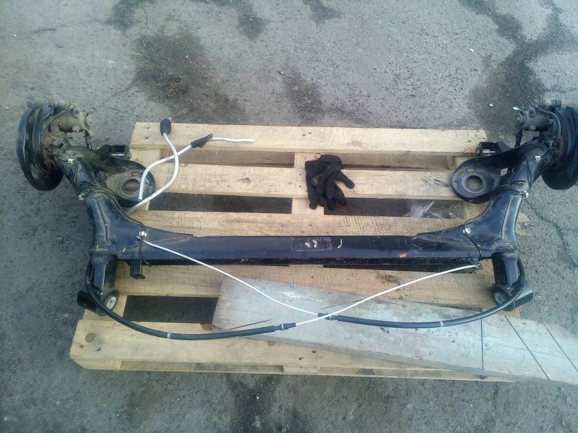 Задняя балка Шкода Рапид 2016