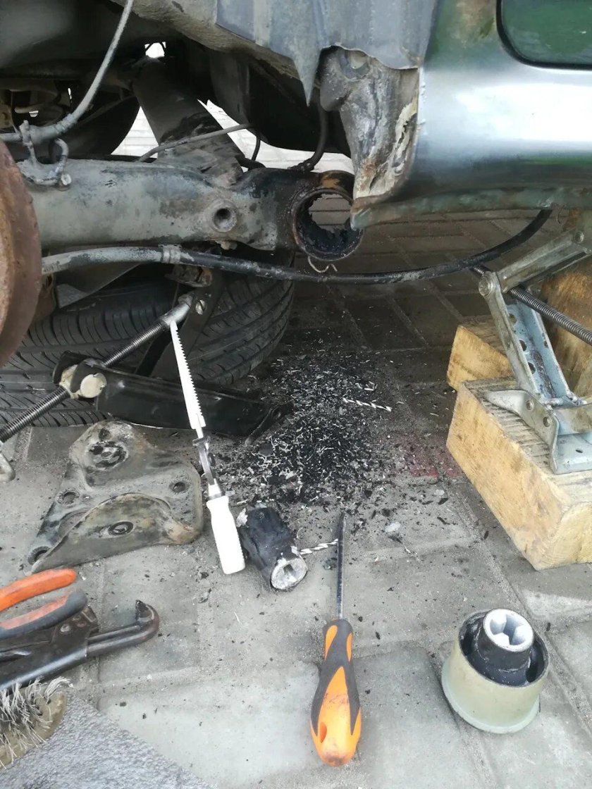 Skoda Rapid задней балки сайлентблоков