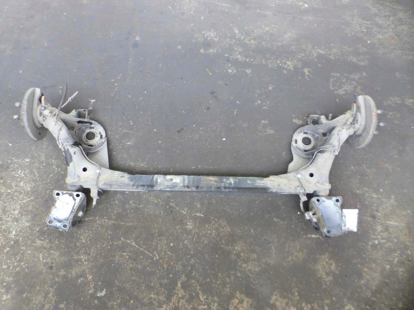 Задняя балка Рапид