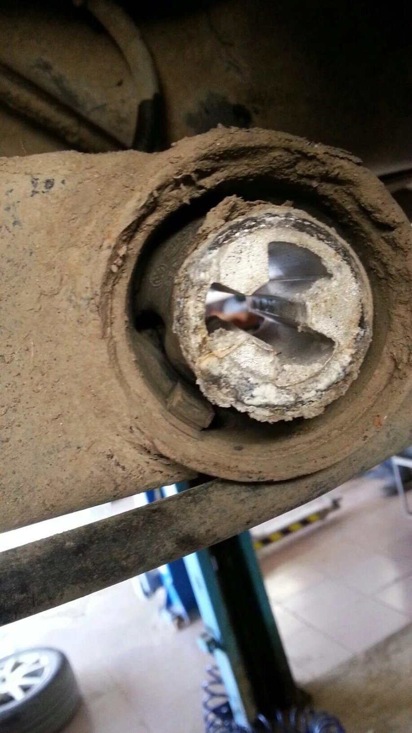 Skoda Rapid задней балки сайлентблоков