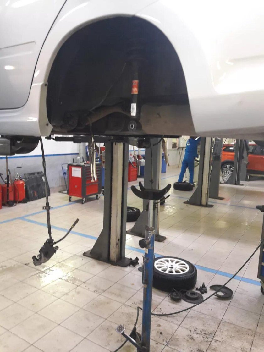 Задняя балка Шкода Рапид