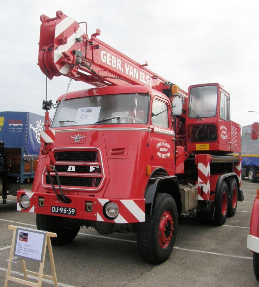 Старые грузовики