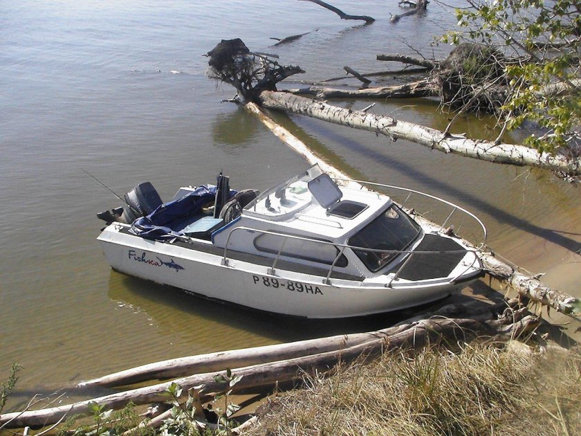 (Москва-2) каютная мотолодка