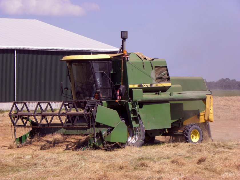 Комбайн Джон Дир 1075