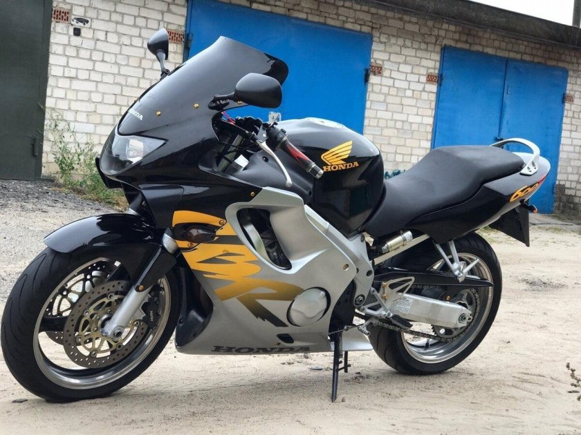 Хонда СБР 600 ф4 черный