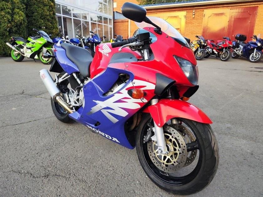 CBR 600 красный