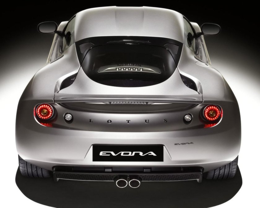 Лотус машина сзади