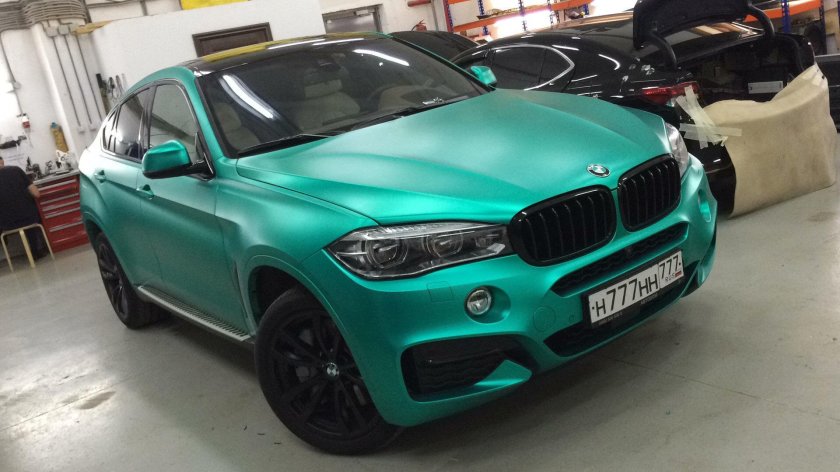 BMW x6m зеленый