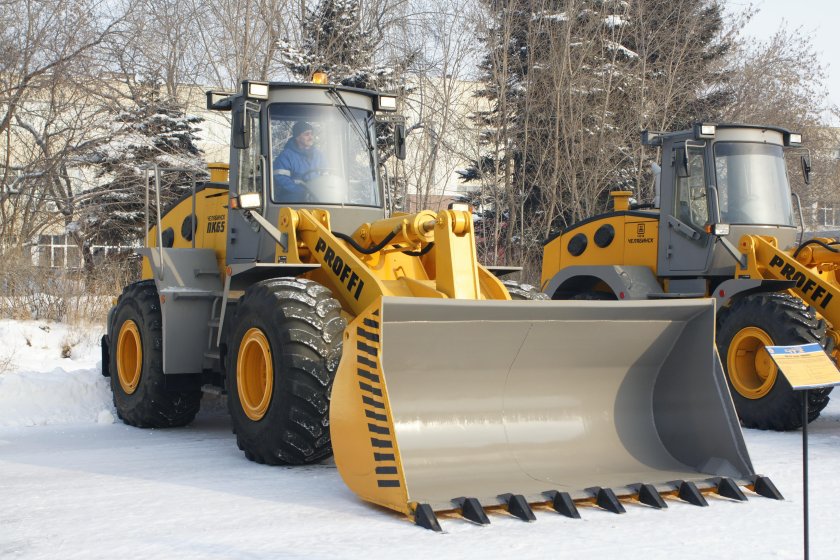 ЧТЗ УРАЛТРАК фронтальный погрузчик