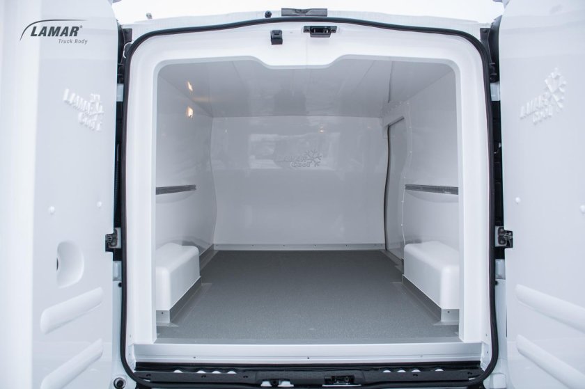 Опель Виваро фургон 2021 салон