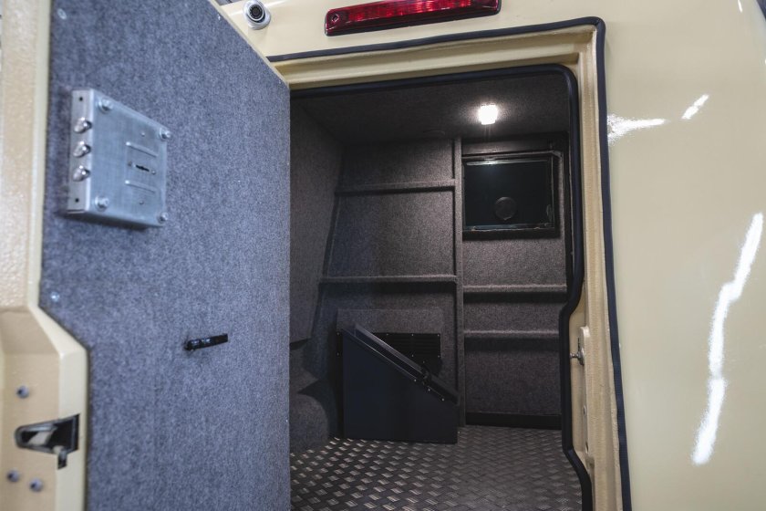 Форд Транзит инкассаторский салон