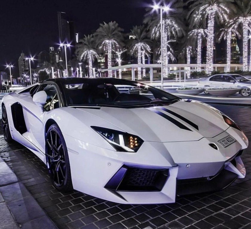 Спорткар Ламборджини авентадор