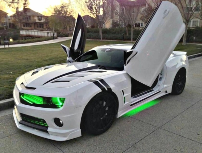 Шевроле Камаро зелёная с черным 2022