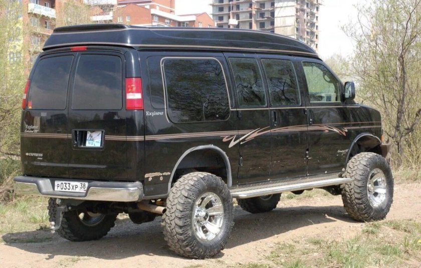 Chevrolet Express 3500 off Road