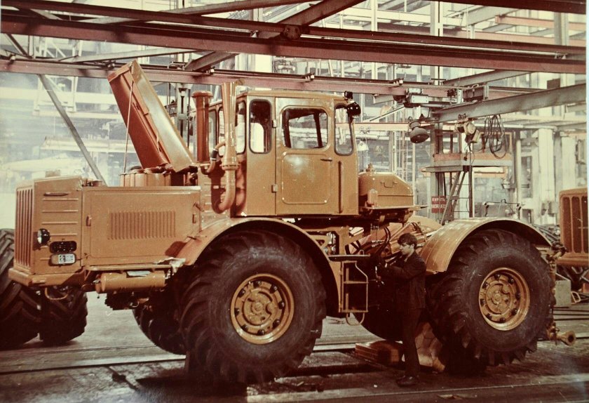 Тракторы Кировец к 700 СССР.