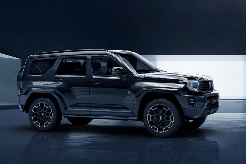 Машина Tank 700