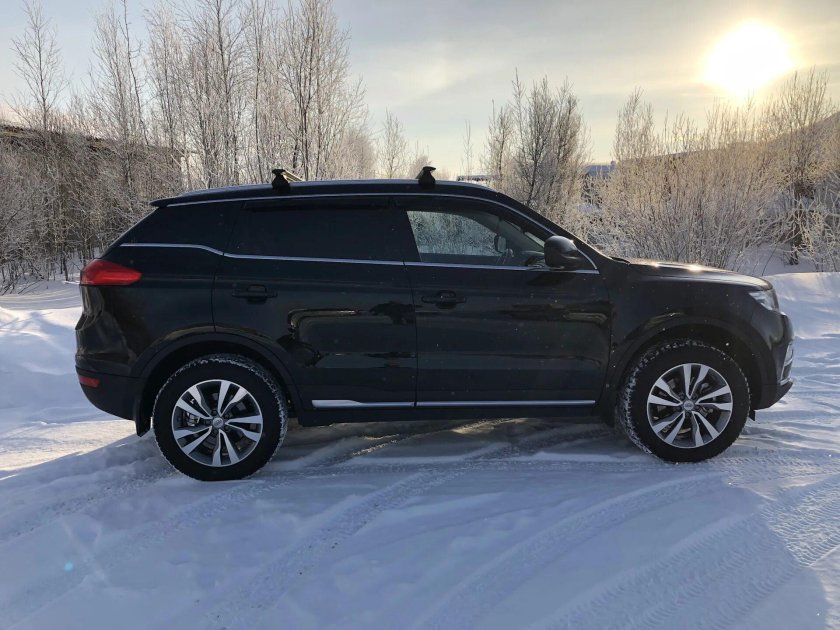 Geely Atlas Pro черный