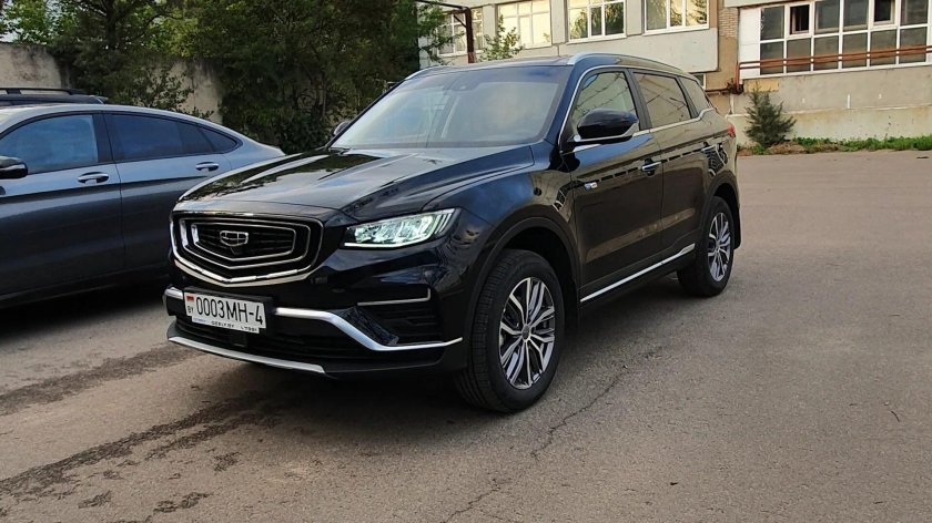 Geely Atlas Pro серый металлик