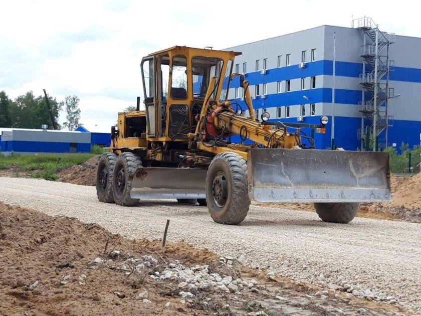Что делает автогрейдер при строительстве дорог
