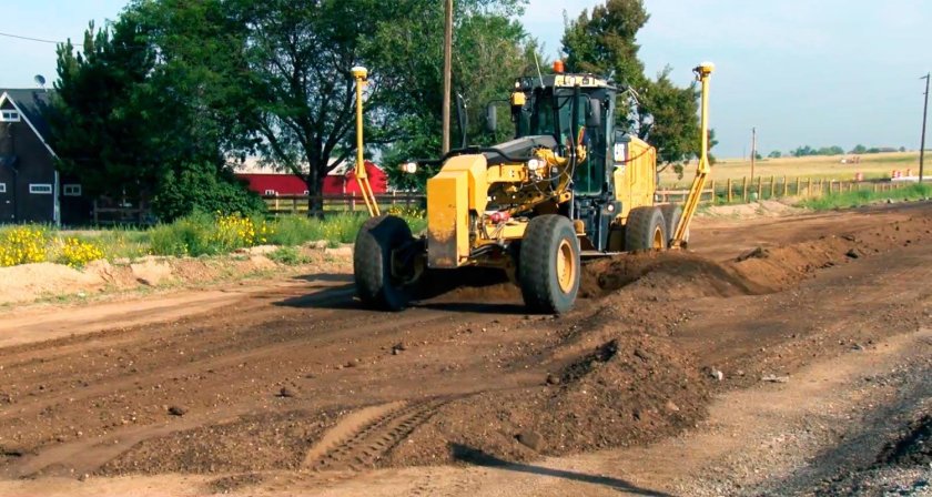 Планировка дороги грейдером