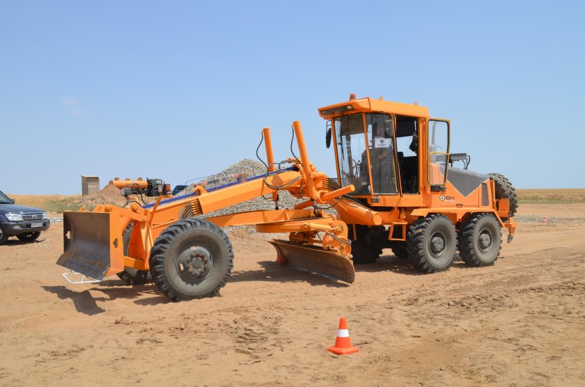 Автогрейдер Shantui sg21a-3