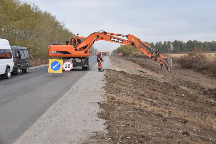 Экскаватор дорожный