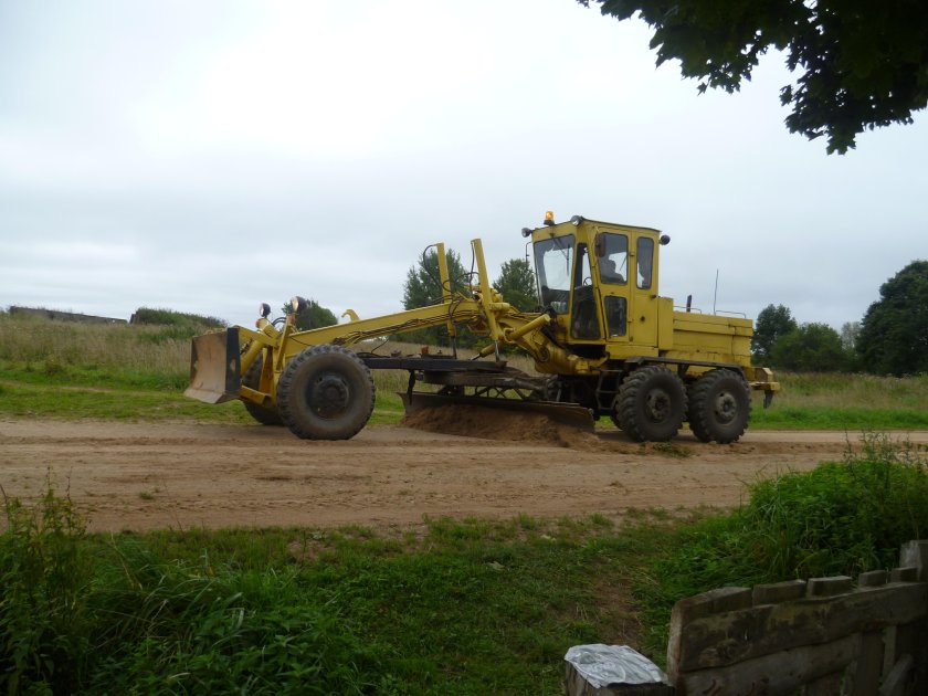 Грейдер дорожный