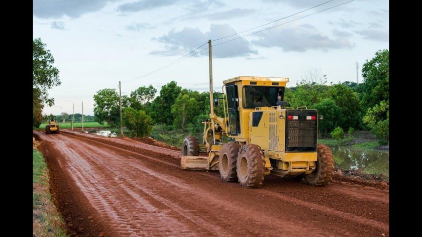 Грейдер для дороги