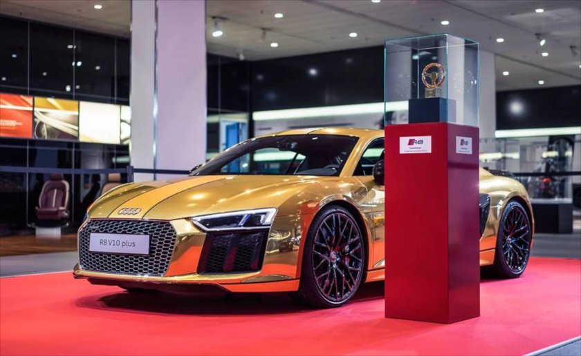Audi r8 Gold