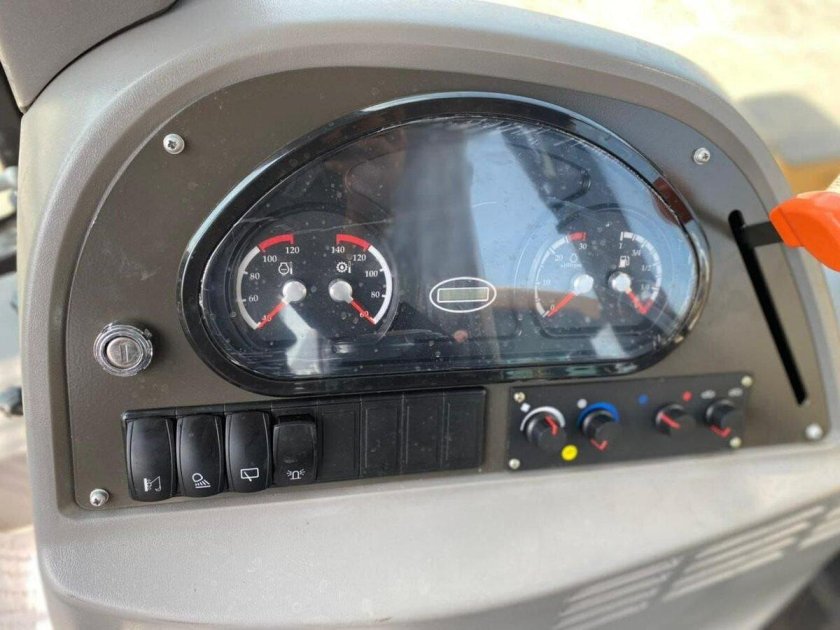 Экскаватор-погрузчик Leist gross 780