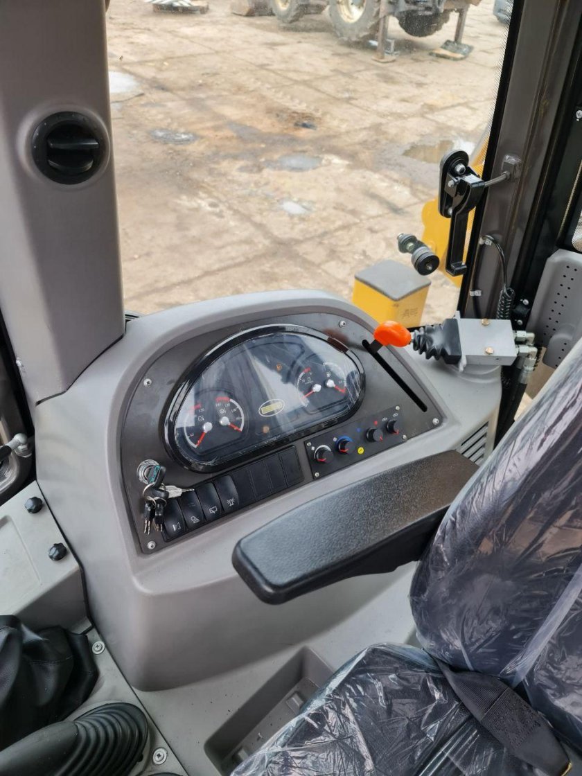 Экскаватор-погрузчик Leist gross 780